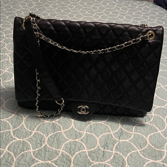 Chanel Classic Black Quilted Shoulder Bag - Picture 1 of 16